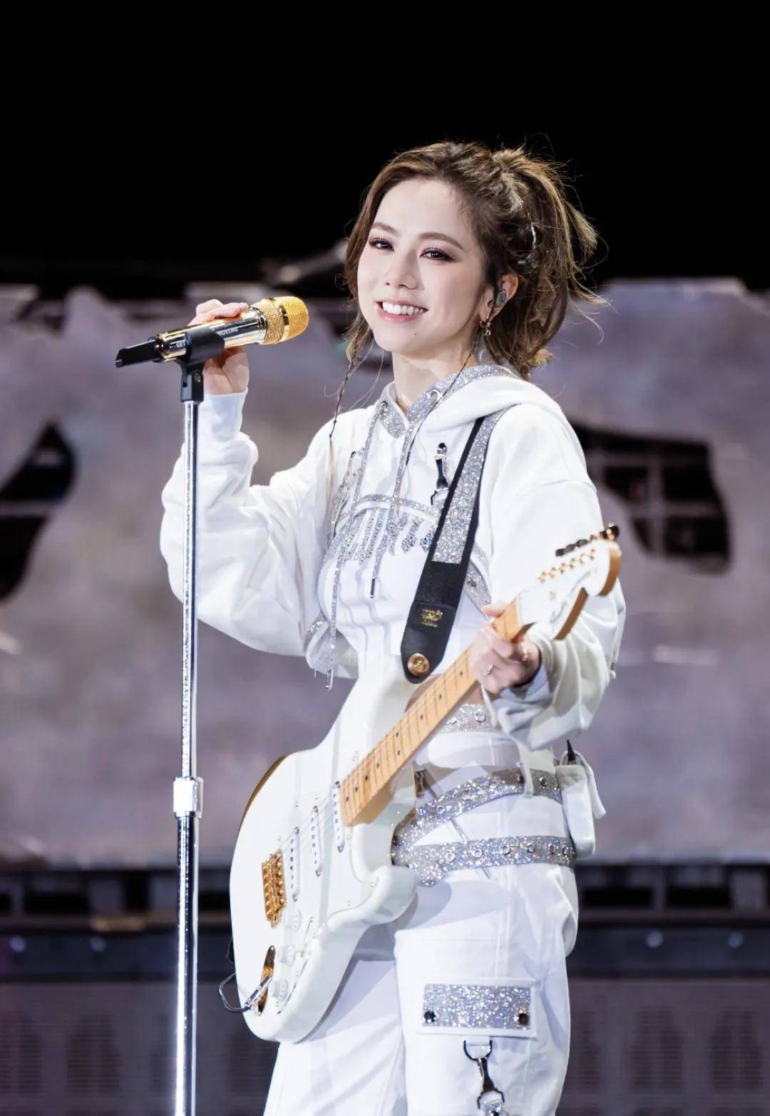 国产更新一区二区发布最新内容，涵盖热门影视综艺资讯，吸引众多观众关注讨论，全面满足用户需求体验。