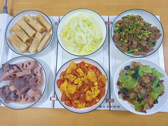 在南宁（Nanning）的一个家庭周末晚餐很简单，但