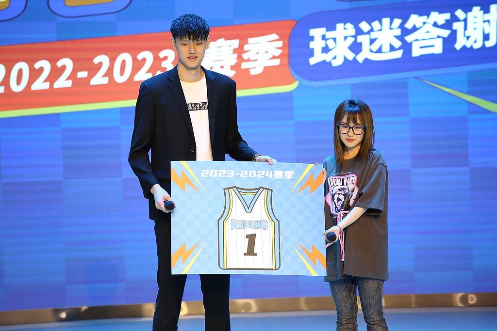 曾凡博签约篮网:踏上exhibit 10合同征程,逐梦nba新起点!