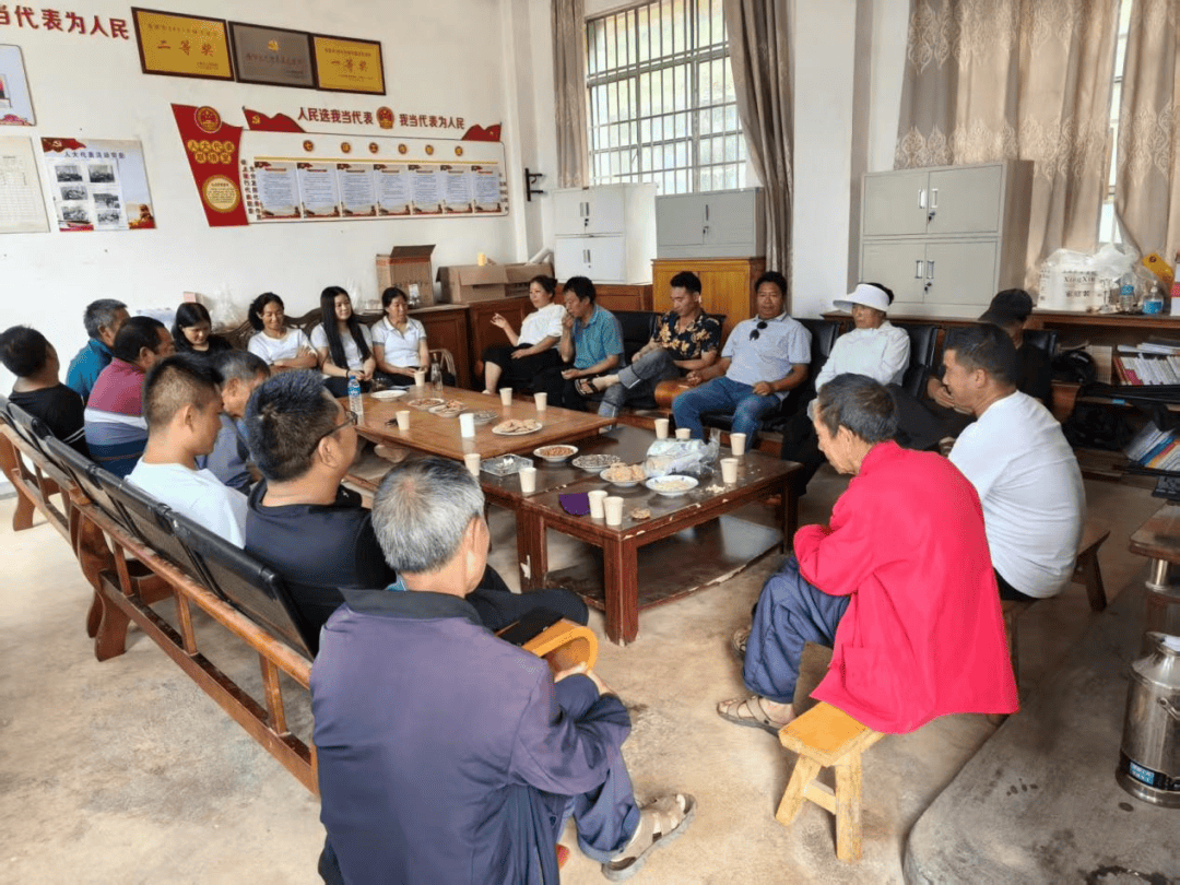 隆阳区水寨乡上江边村召开"八一"座谈会共叙军民鱼水情