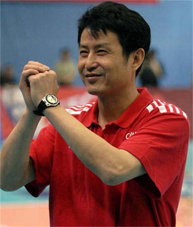 女排名帅陈忠和现状:二婚娶女排队员为妻,今已退休携妻回归家庭