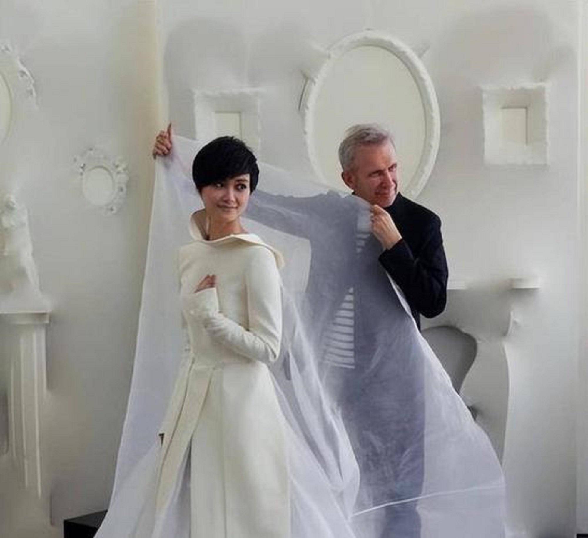 李宇春41岁不再沉默!背靠大佬,嫁法国老头,瘫痪潦倒,真相揭晓