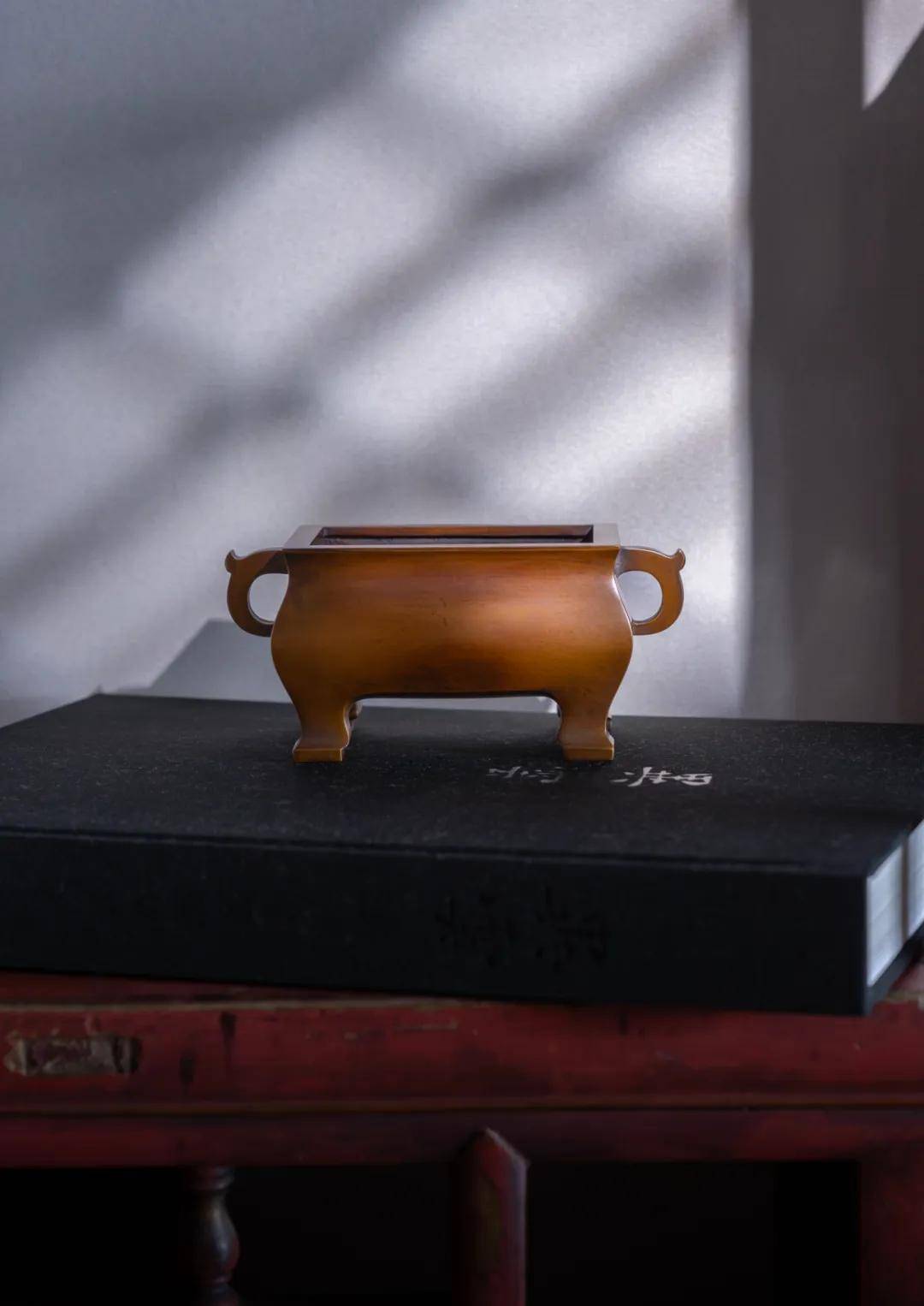 鉴赏：周月康・板耳四方炉