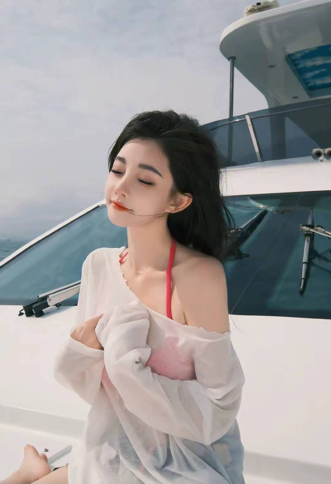 冯提莫海边美照杀疯了!这泳衣穿搭谁看了不说绝 冯提莫海边美照杀疯了!这泳衣穿搭谁看了不说绝