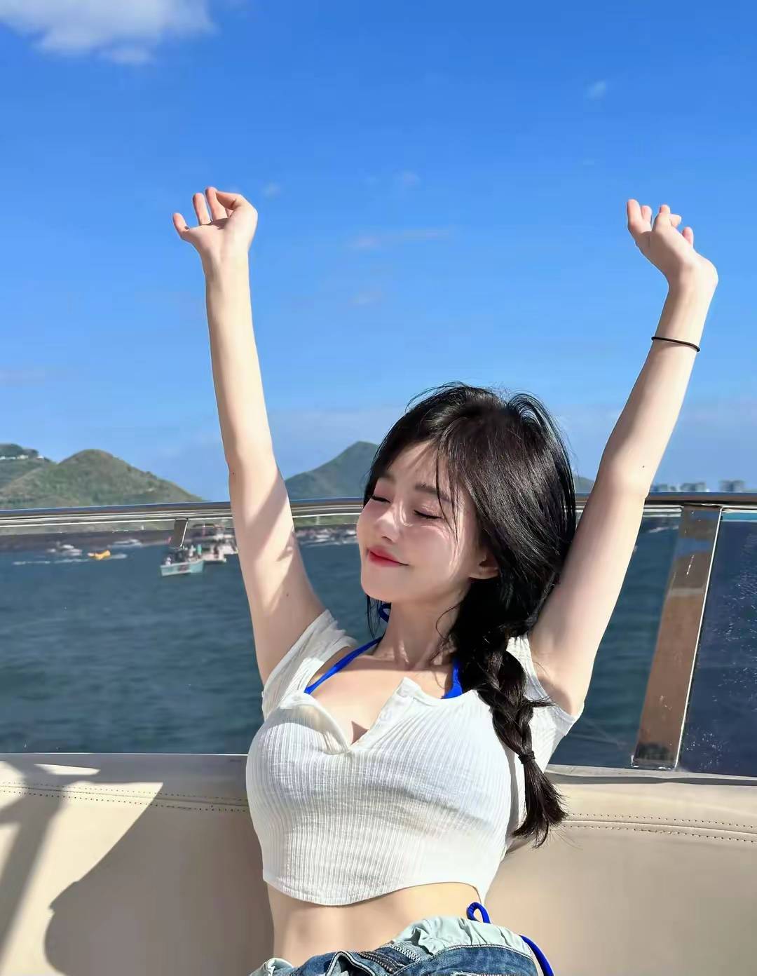 冯提莫海边美照杀疯了!这泳衣穿搭谁看了不说绝 冯提莫海边美照杀疯了!这泳衣穿搭谁看了不说绝