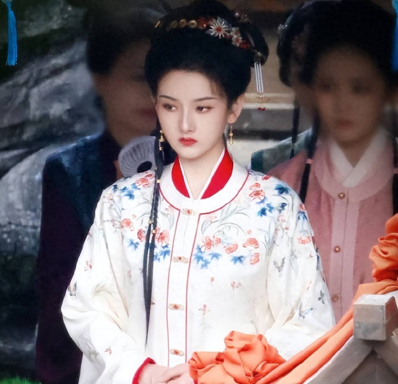 宋祖儿《表妹万福》新造型复古美!眉眼精致像黛玉,粉丝:爱了!