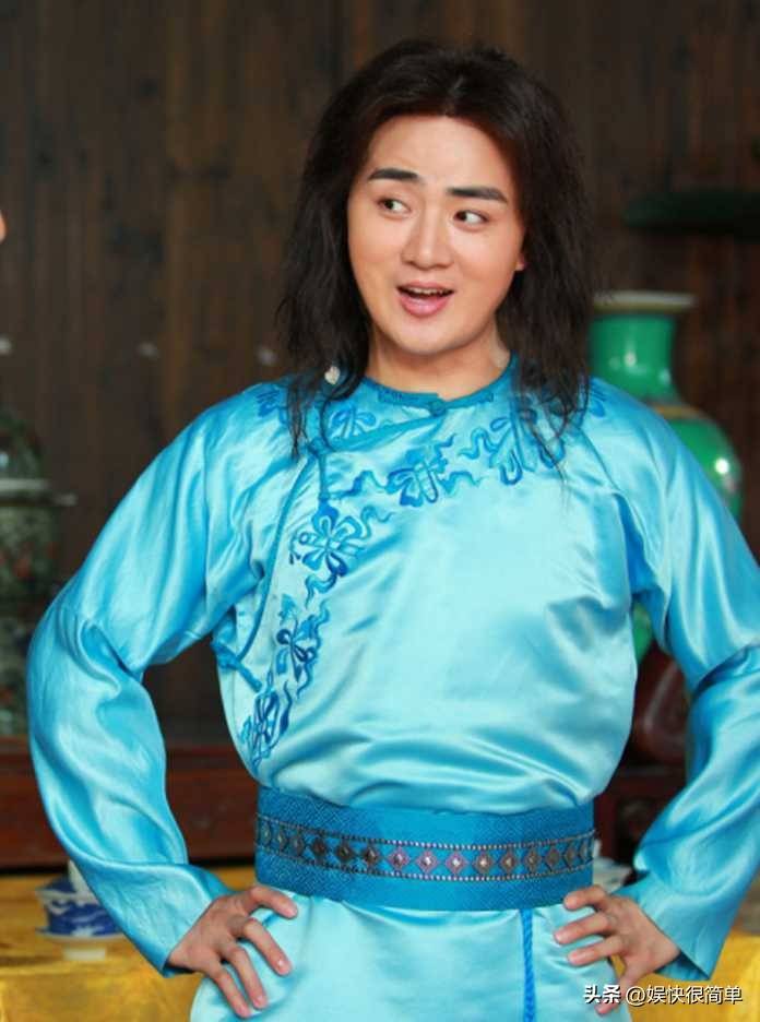 余少群现状:出道20年未成名,凭《戏台》一夜爆红,44岁仍单身