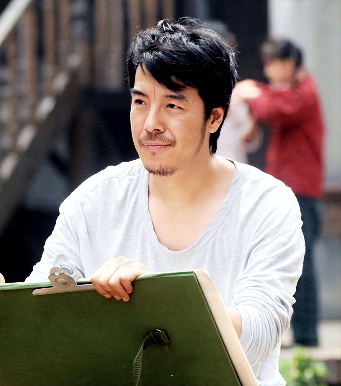 海一天:与哈达闪婚闪离,再婚娶小12岁娇妻,结婚6年