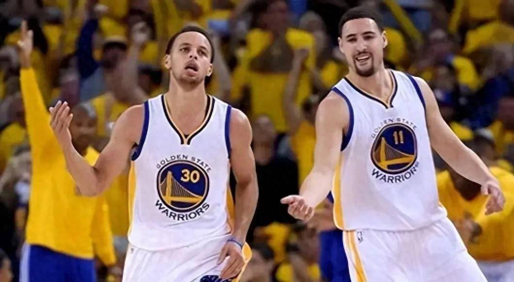 不离不弃!库里力保汤普森,水花兄弟打造勇士王朝成永恒传奇