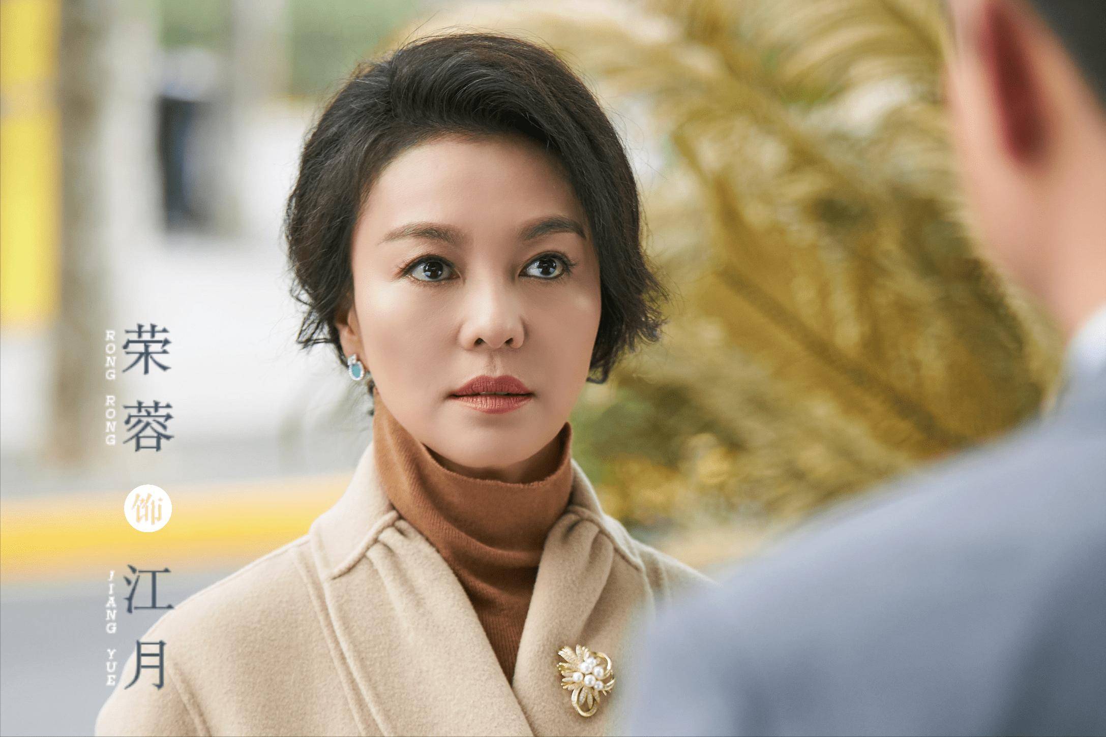 她被称"国民妈妈",二婚嫁著名作家恩爱18年,两个女儿漂亮有才