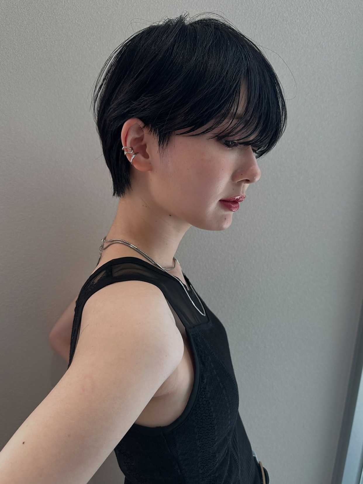 谁剪谁香短碎发的利落与慵懒藏着时尚的终极密码