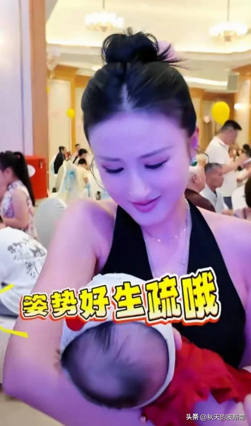 重庆本土演员参加干豇豆的小女儿百日宴