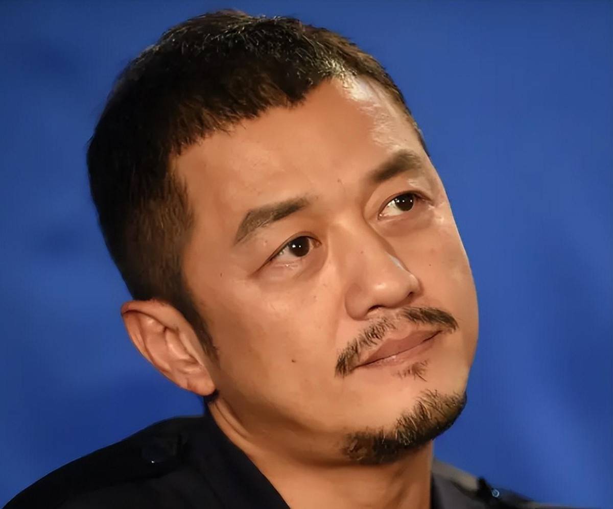 52岁李亚鹏情绪崩溃!称还不起钱吃一周外卖,李湘前夫打赏引热议