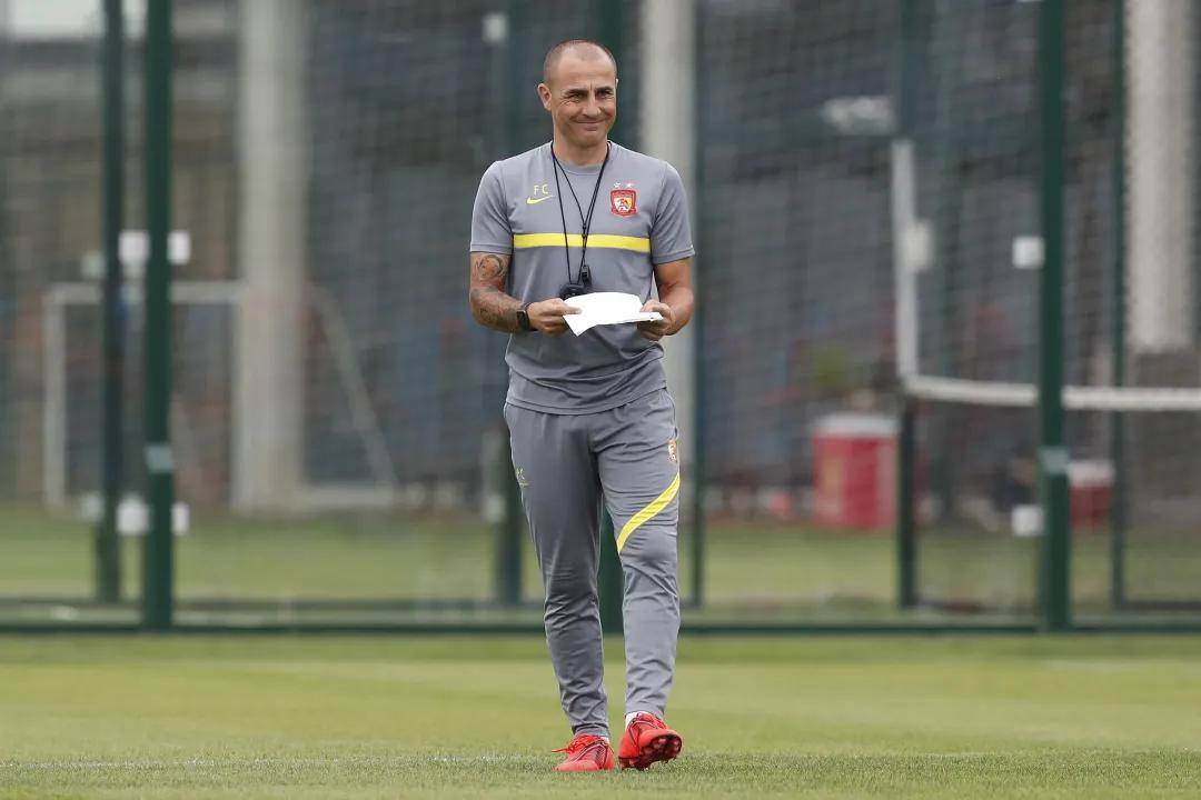 新加坡男足的新帅候选人名单中,不仅有中超旧帅,还有国足的绯闻新帅