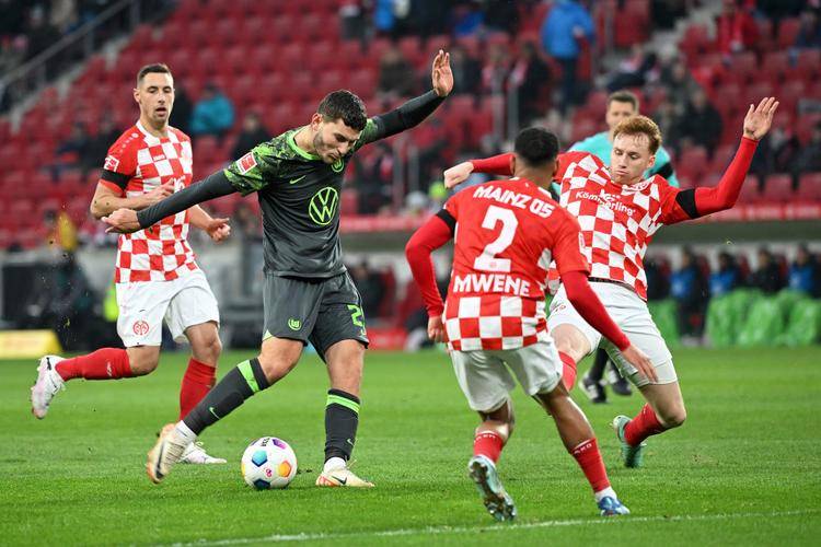 欧协联次回合大决战:美因茨主场逆袭,还是罗森博格捍卫优势?