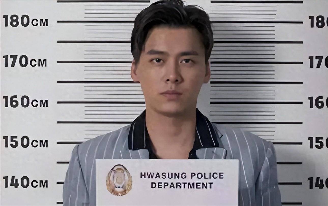 全网封杀不到3年,李易峰再迎噩耗,这一次,再多名利都救不了他