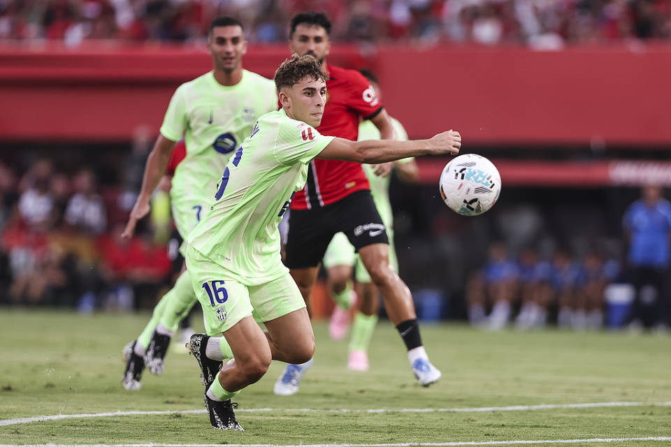 蓝军挖角太狠?曝1500万年薪强攻巴萨太子,德科标价7000万硬刚