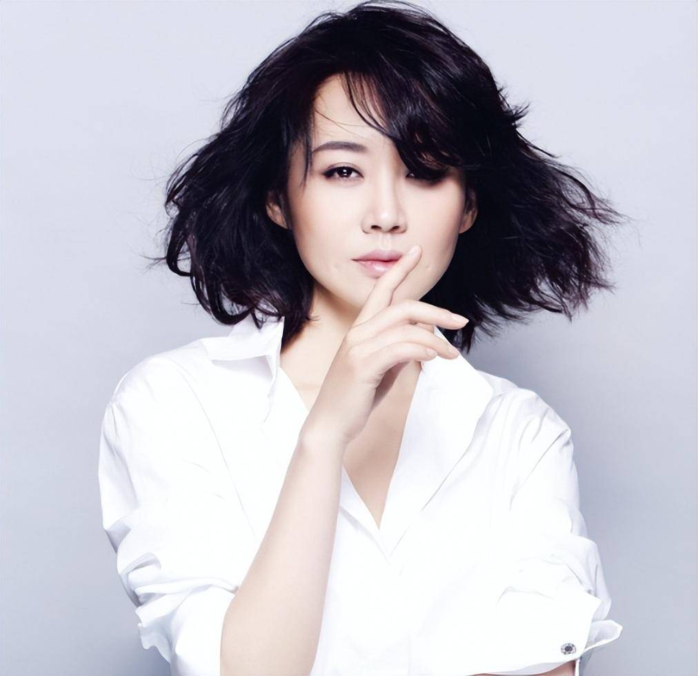 许晴:天使面孔魔鬼身材,54岁的她为何至今未婚?