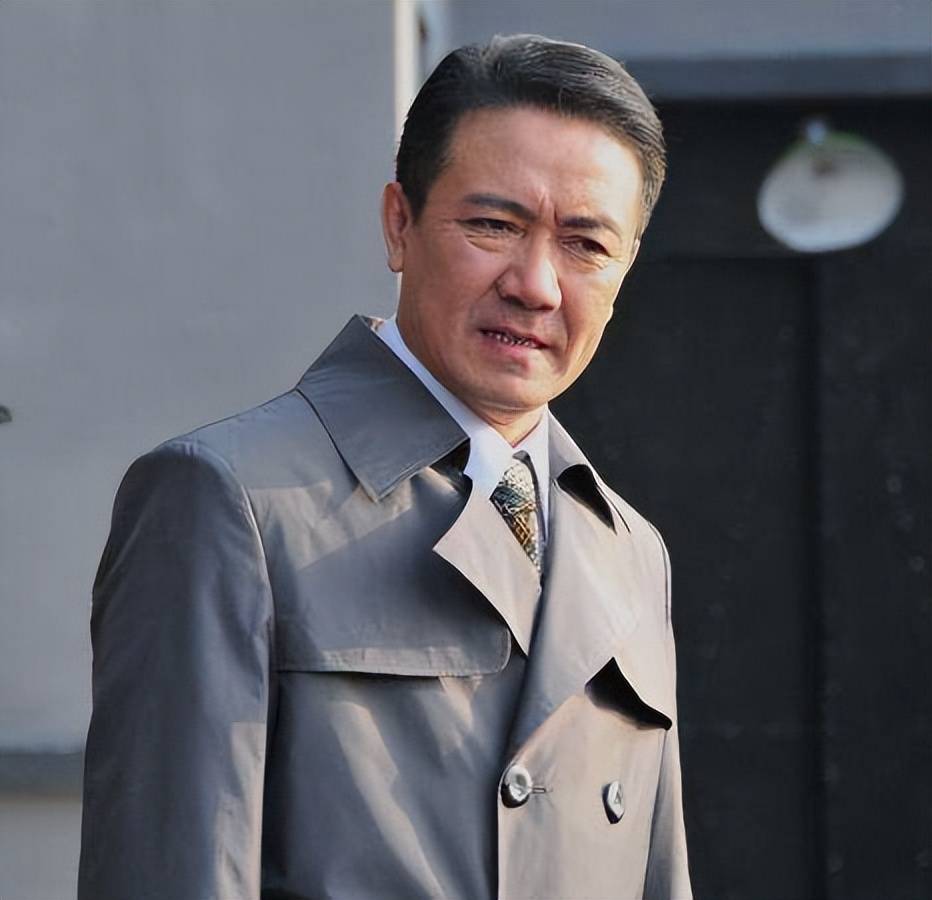 凭亮剑成名后的李幼斌:抛妻弃子娶小13岁妻称真爱今惨遭报应