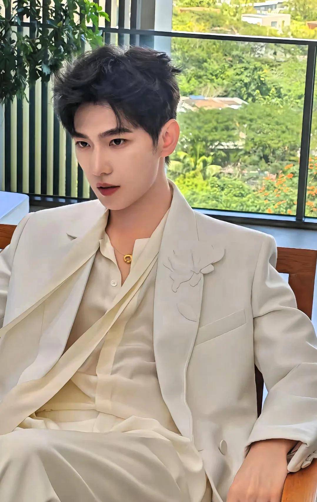 娱乐圈各省90后帅哥大pk,究竟哪个省的最帅?福建竟然是他