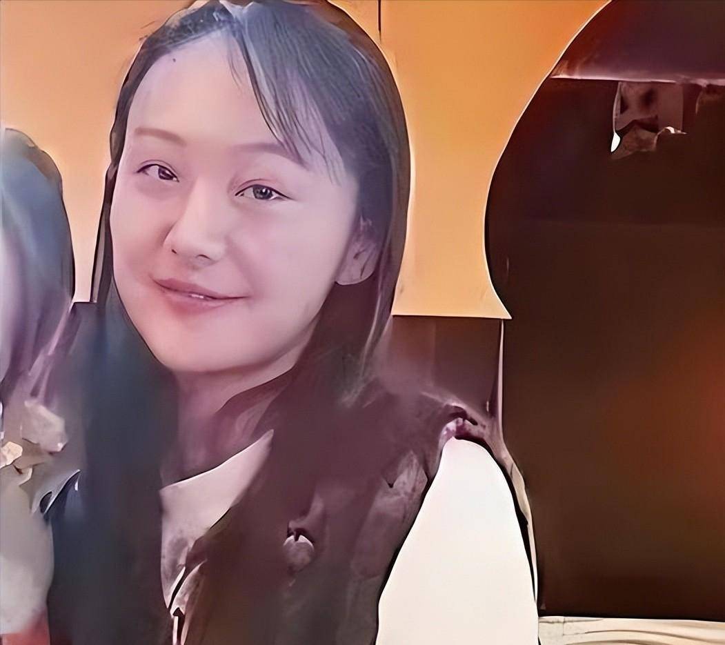 封杀只是冰山一角!消失4年躲在美国,郑爽被毁的不止事业和家庭