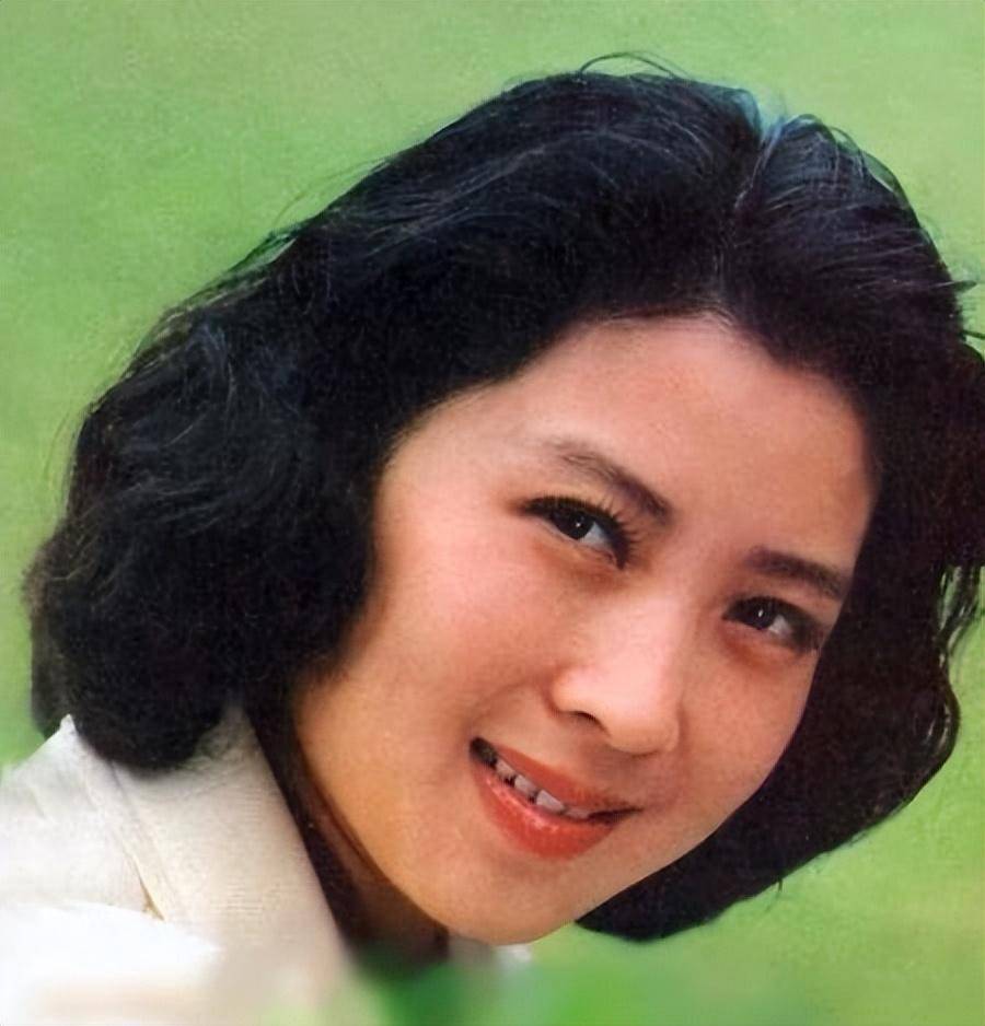 "上影一枝花"吴海燕:凭"海霞"蹿红,后错失庐山恋很惋惜