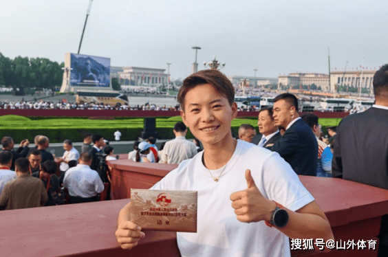 致敬！王霜代表足球界观阅兵，贾秀全旧论，女足需球星领航