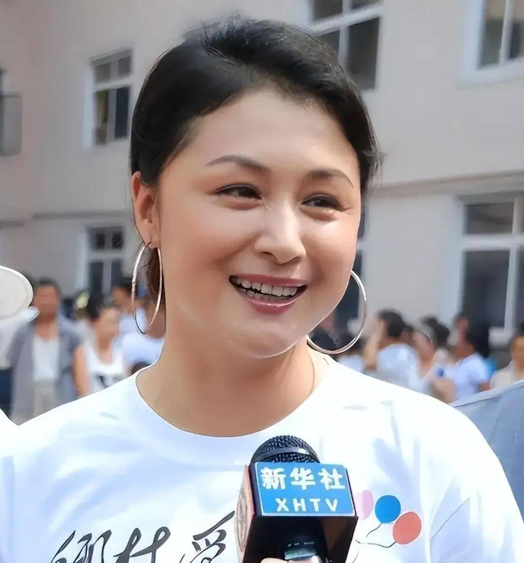 于月仙的成名离不开赵本山,也离不开《乡村爱情》,在这部剧里,于月仙