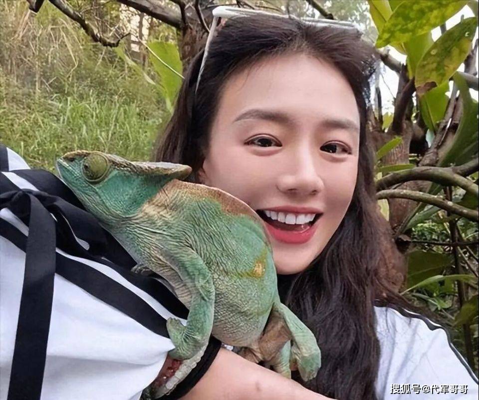 马思纯与张曼乐分手传闻再起，减重50斤状态回春，网友：分得精彩 (图7)