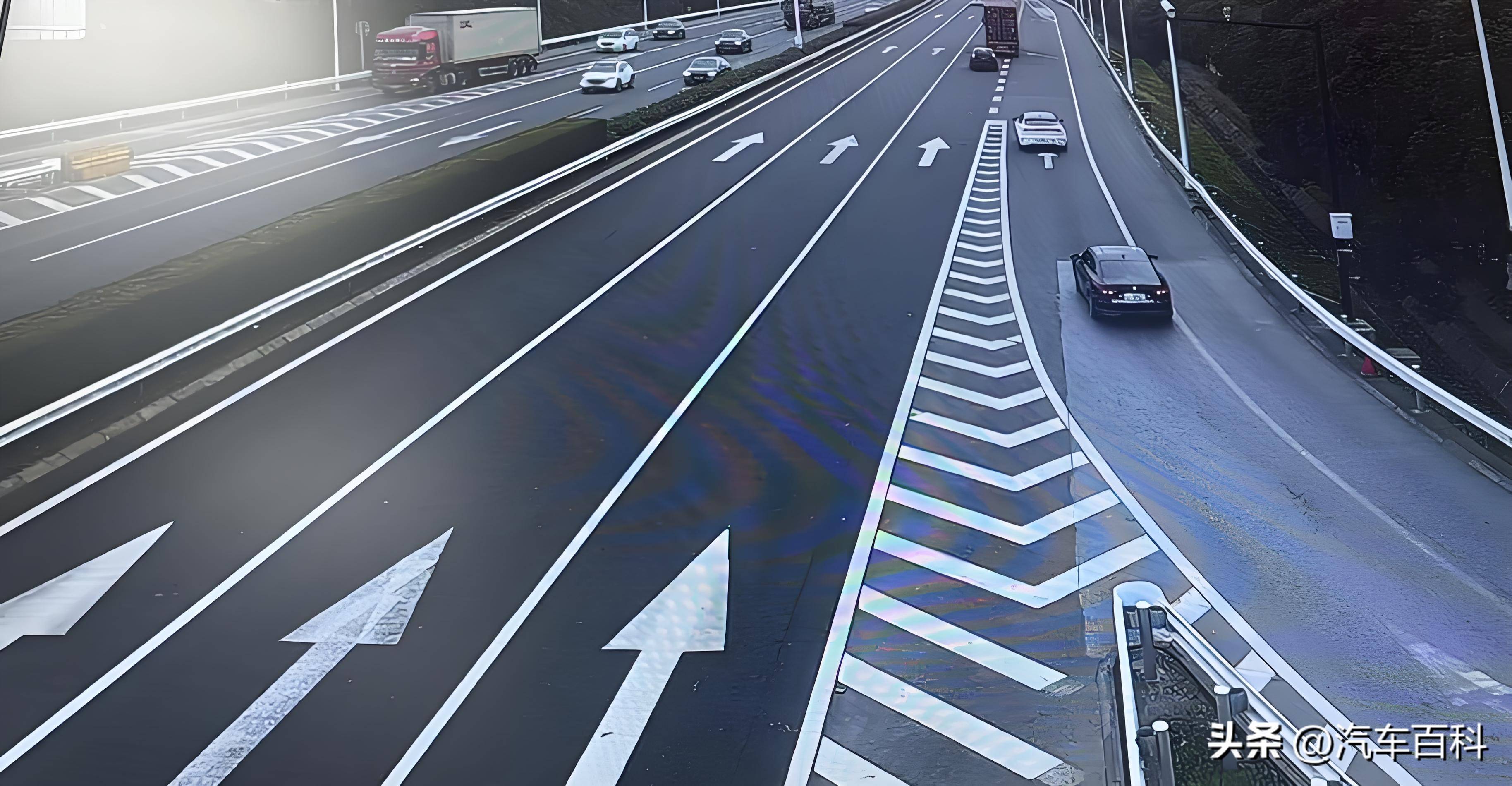 高速匝道进入主路,到了加速车道尽头,但主路车辆不让,怎么办?_搜狐汽车_搜狐网