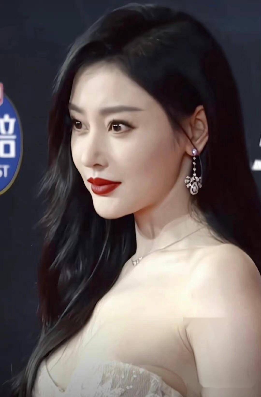 原创时尚女神张天爱天使面孔魔鬼身材