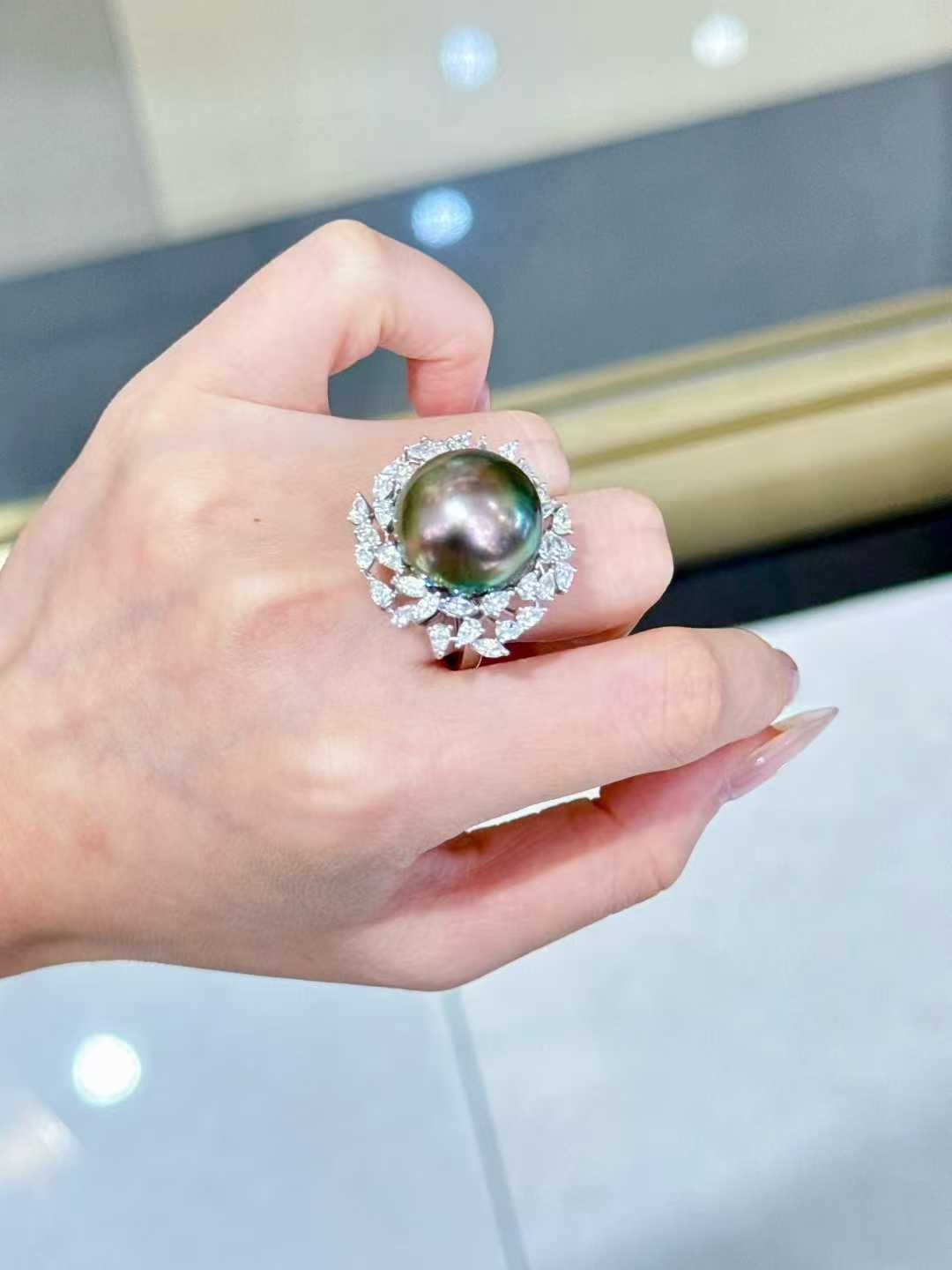 大溪地戒指 大龙珠172mm 极品色孔雀绿? 钻石环绕层次感拉满