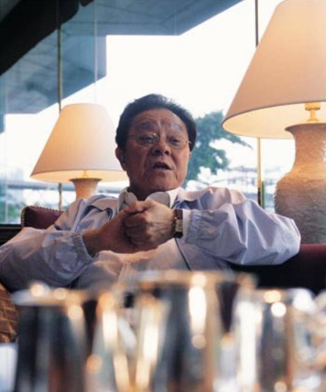 董骠:72岁病逝,成龙,张学友亲自为其扶灵,四妻七子却不争遗产