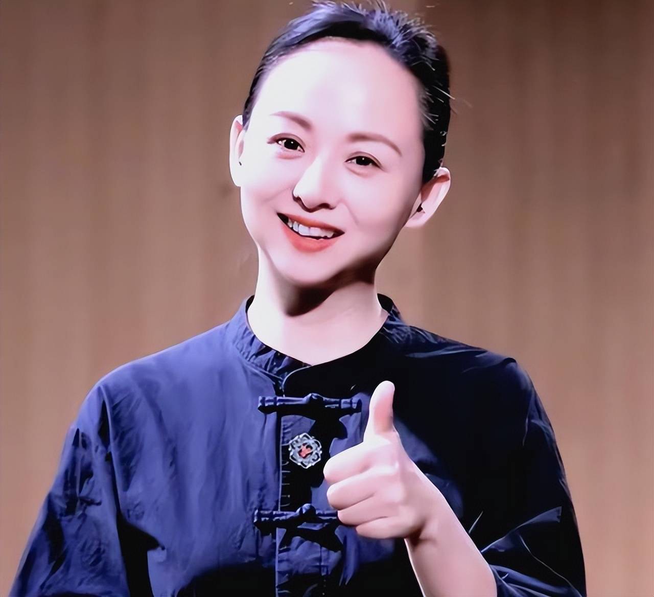 当年千手观音的聋哑人领舞,被富商苦追8年,她如今成了这副模样