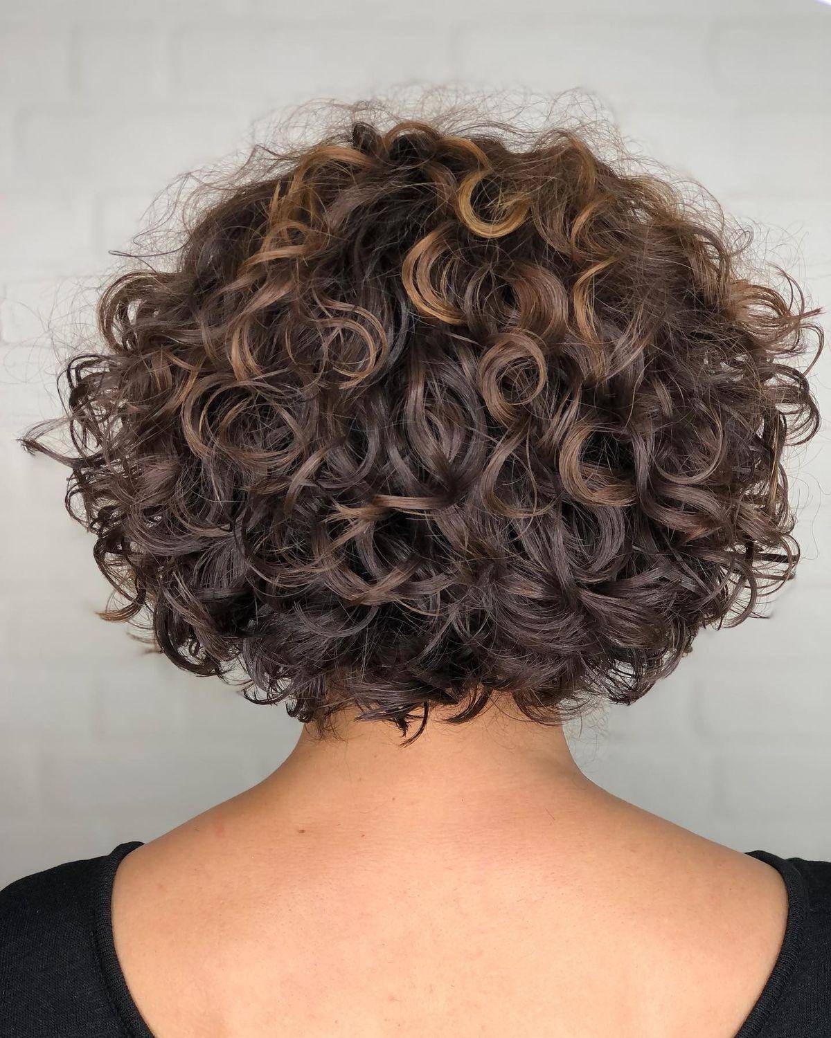 别再纠结发型了短发卷发轻松拿捏多样美