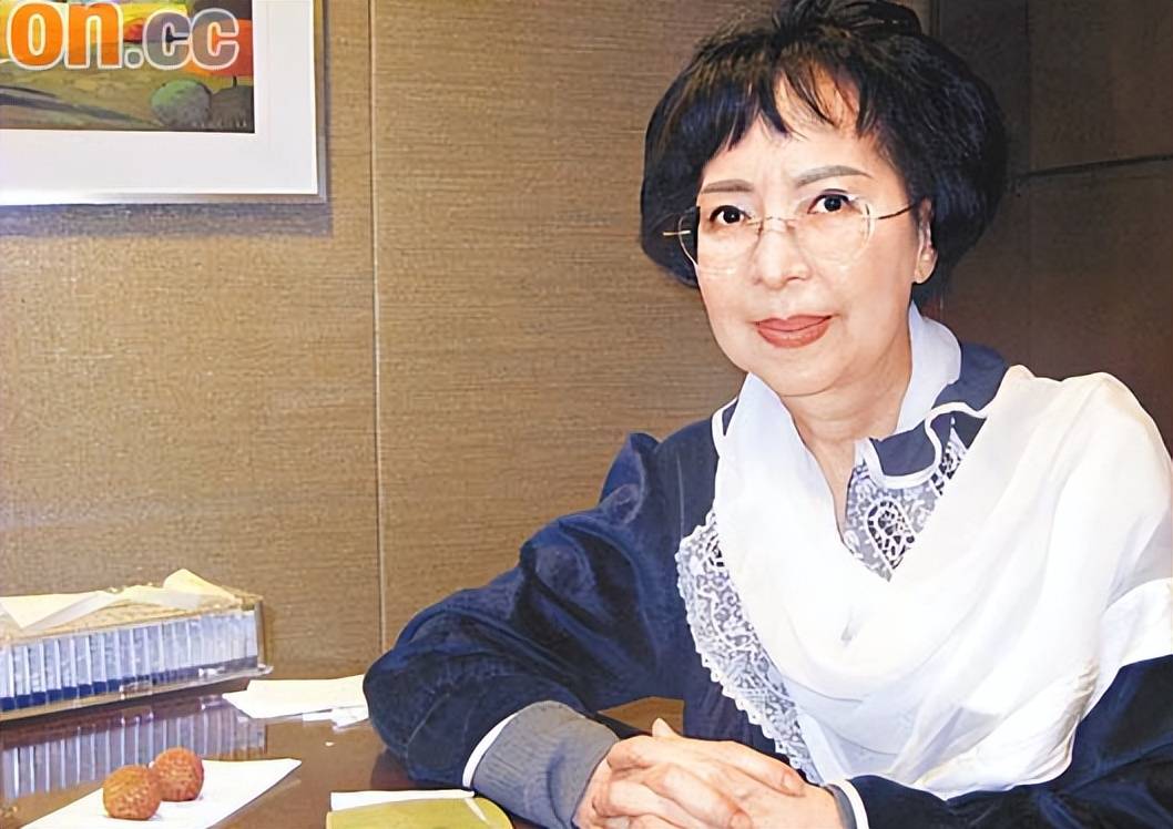 她是亚洲第一艳星,征服1000多个男人,不爱豪门爱祖国