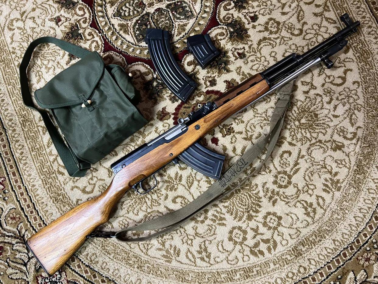 重量与体积的劣势: 56半自动步枪保留了其原始设计中相对较长的枪身和