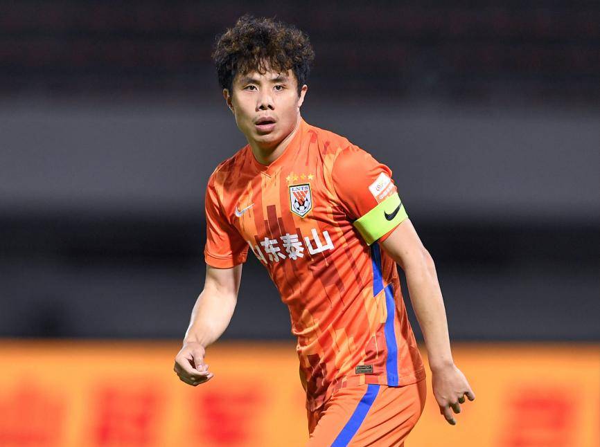 中超传奇蒿俊闵回到家乡足坛效力,出场武汉超级足球联赛