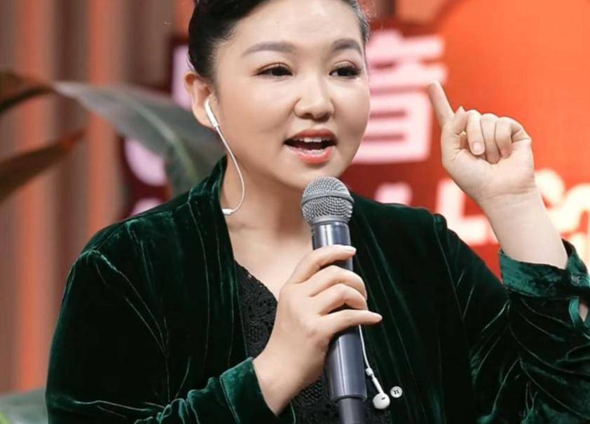 百变歌后王莉:从歌唱家转身成为讲师,45岁的她依旧在挑战