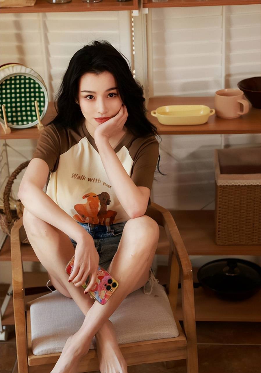 葛天离婚十年身材依旧傲人,首谈与刘翔分手内情,谁注意她的表态