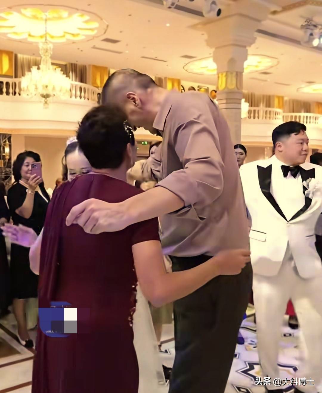 球星巴特尔女儿出嫁婚礼隆重豪华大咖云集老巴眼眶湿润