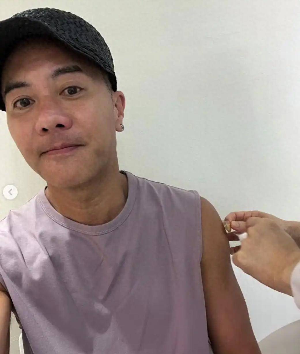 53岁歌手梁汉文自爆患"蛇缠腰",分享打疫苗经历,称一切正常