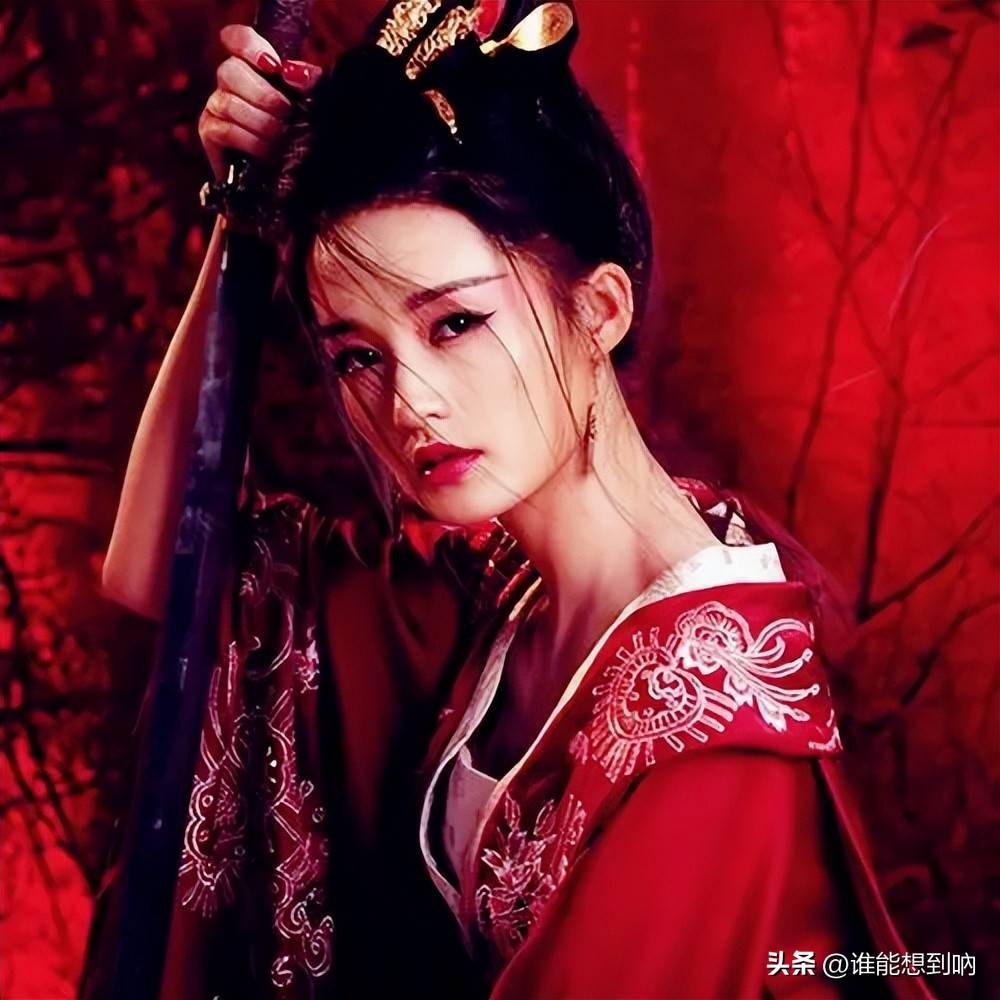 再到黑化复仇的角色转变,李沁在这个角色中展现了她出色的演技