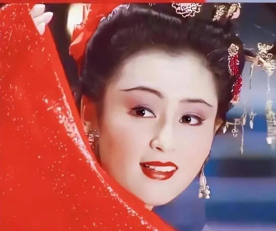 什么叫人间绝色?看看陈红饰演的貂蝉就知道了,这才叫肌骨莹润