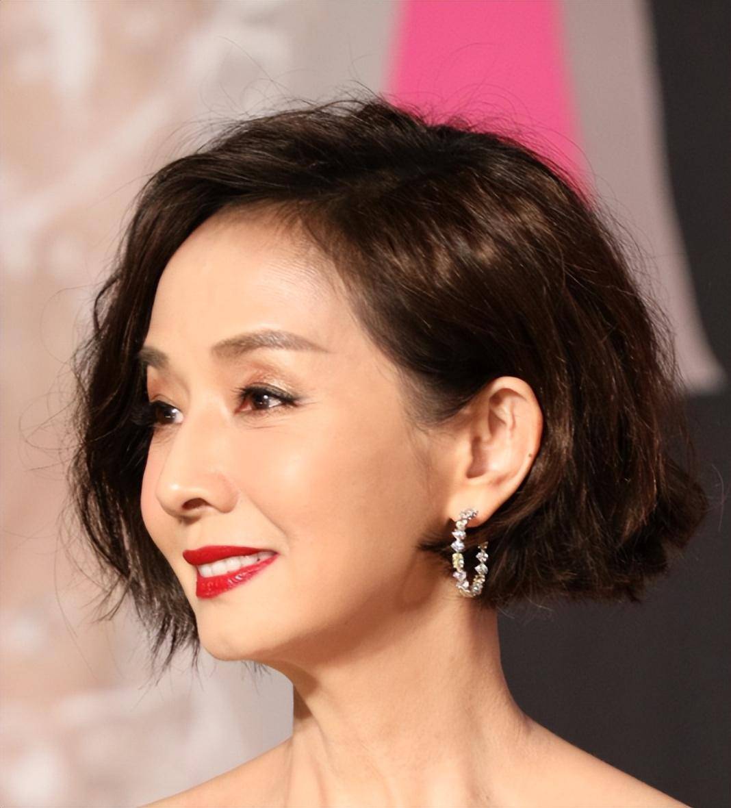 17岁拒张国荣求婚,毛舜筠3婚2离,61岁与丈夫同框似父女?