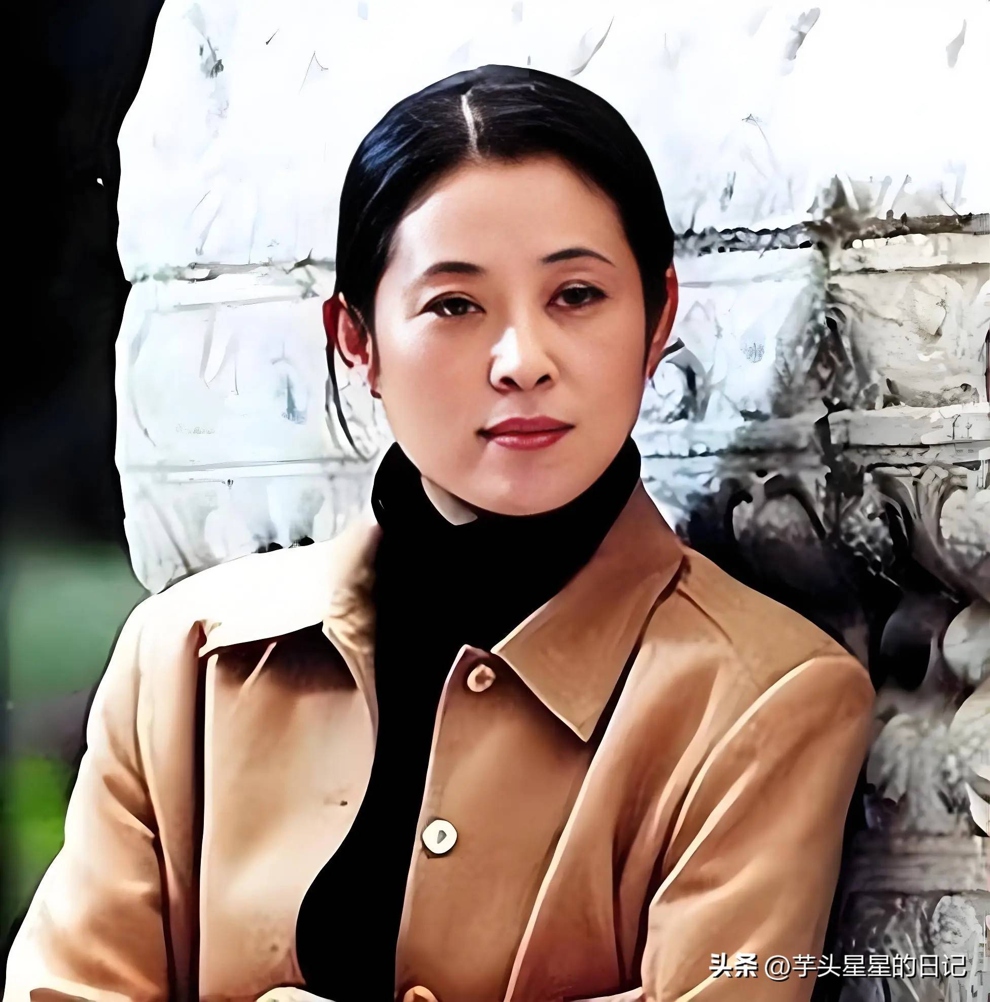 66岁倪萍现身长沙,脸部僵硬凹凸不平,眼睛浮肿严重,老到认不出