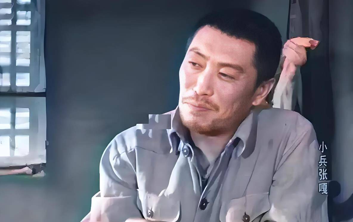 翻开中国电影档案,会惊觉于绍康创造了罕见的"反派正演"奇迹:《海霞》