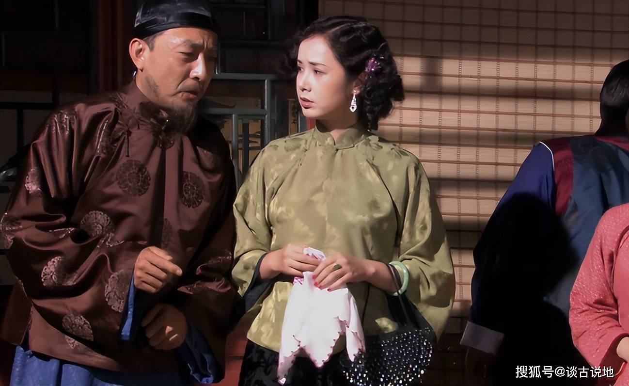 《大宅门》:白景怡抱九红是因喜欢?这场戏暴露宅门太多不可说的秘密