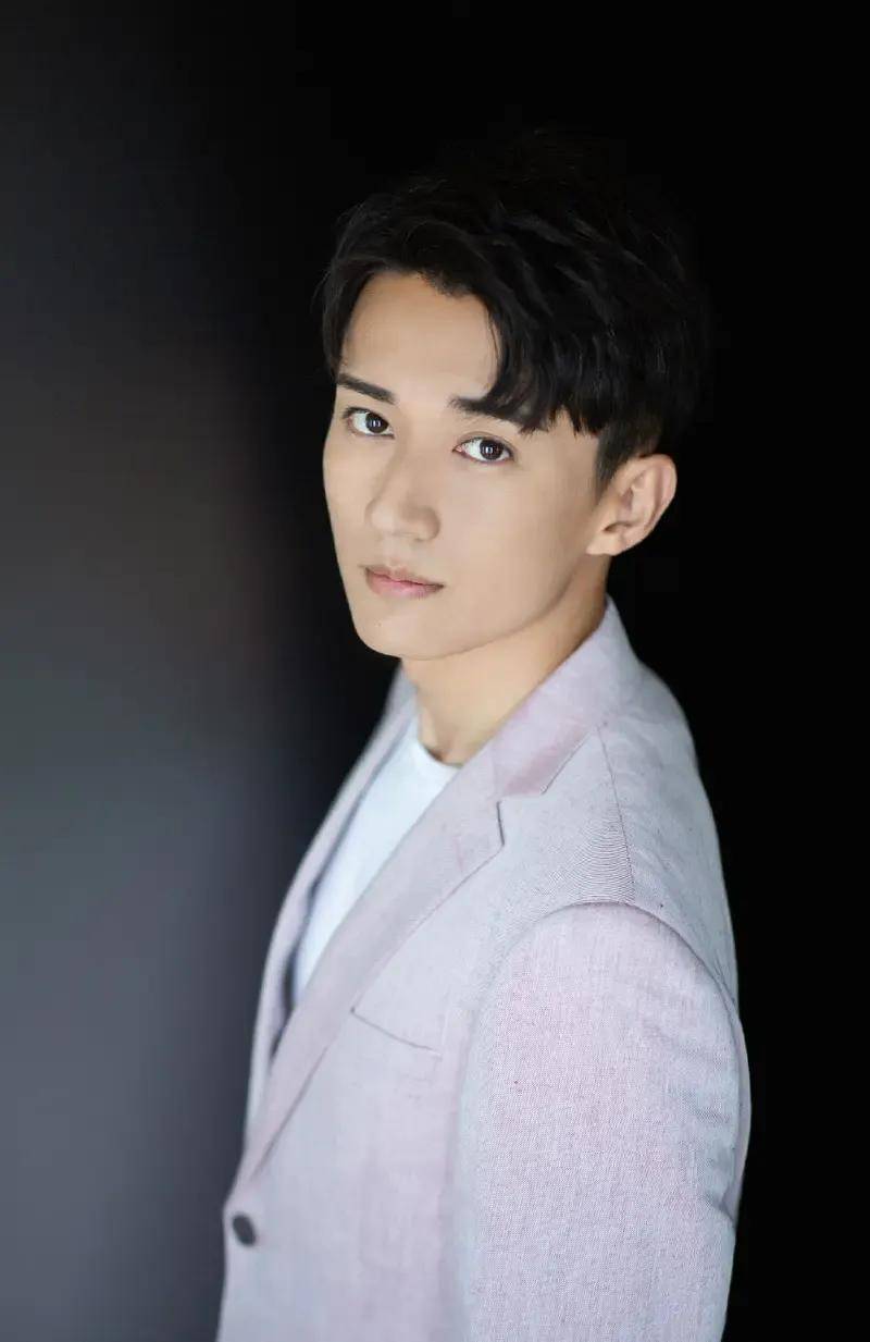视觉盛宴!14位山东籍男星,个个是浓眉大眼,棱角分明的阳刚帅哥