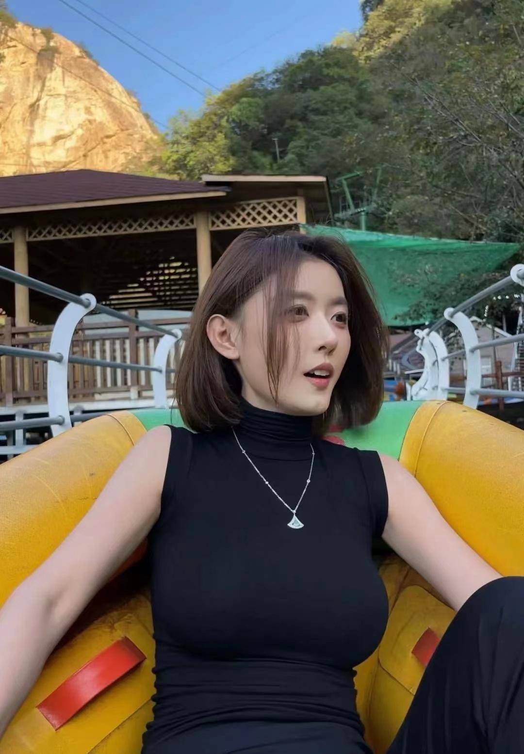 "蹭"于谦邓刚流量,再蹭球星马布里,聂小雨的成功,不只靠身材